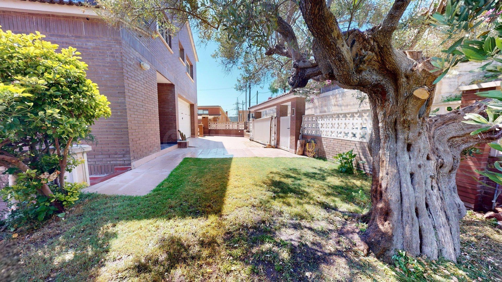 Magnífica Casa con Vistas Espectaculares - foto 4
