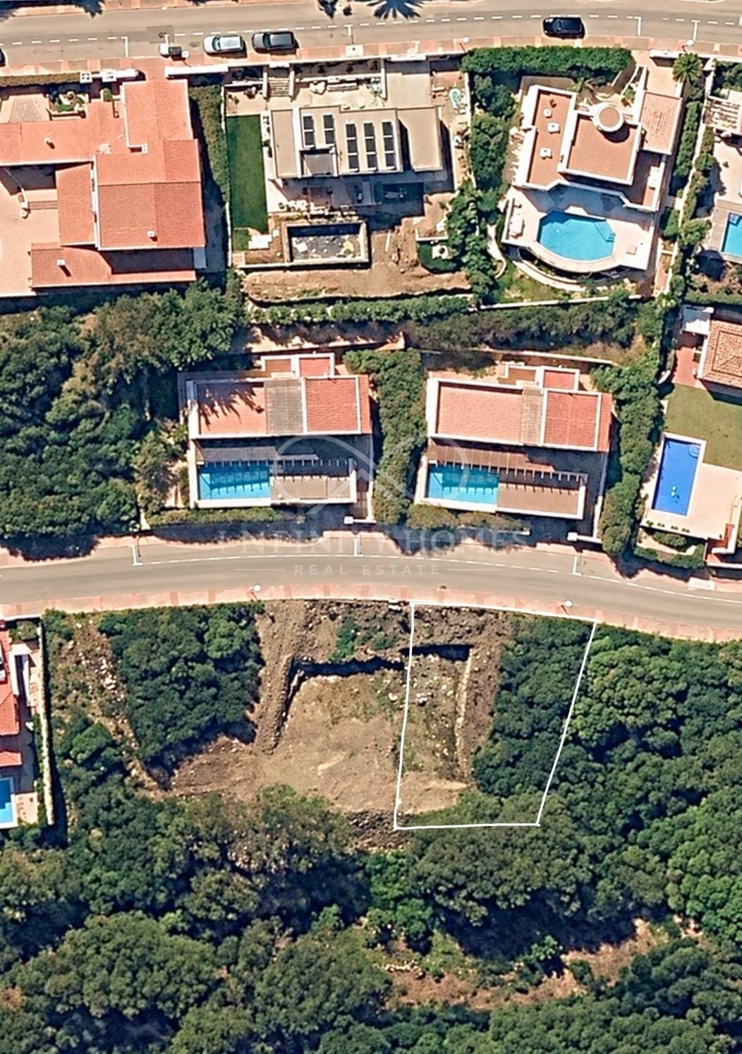 Oportunidad de Inversión en Terreno Urbano en Mahón / Cala Llonga