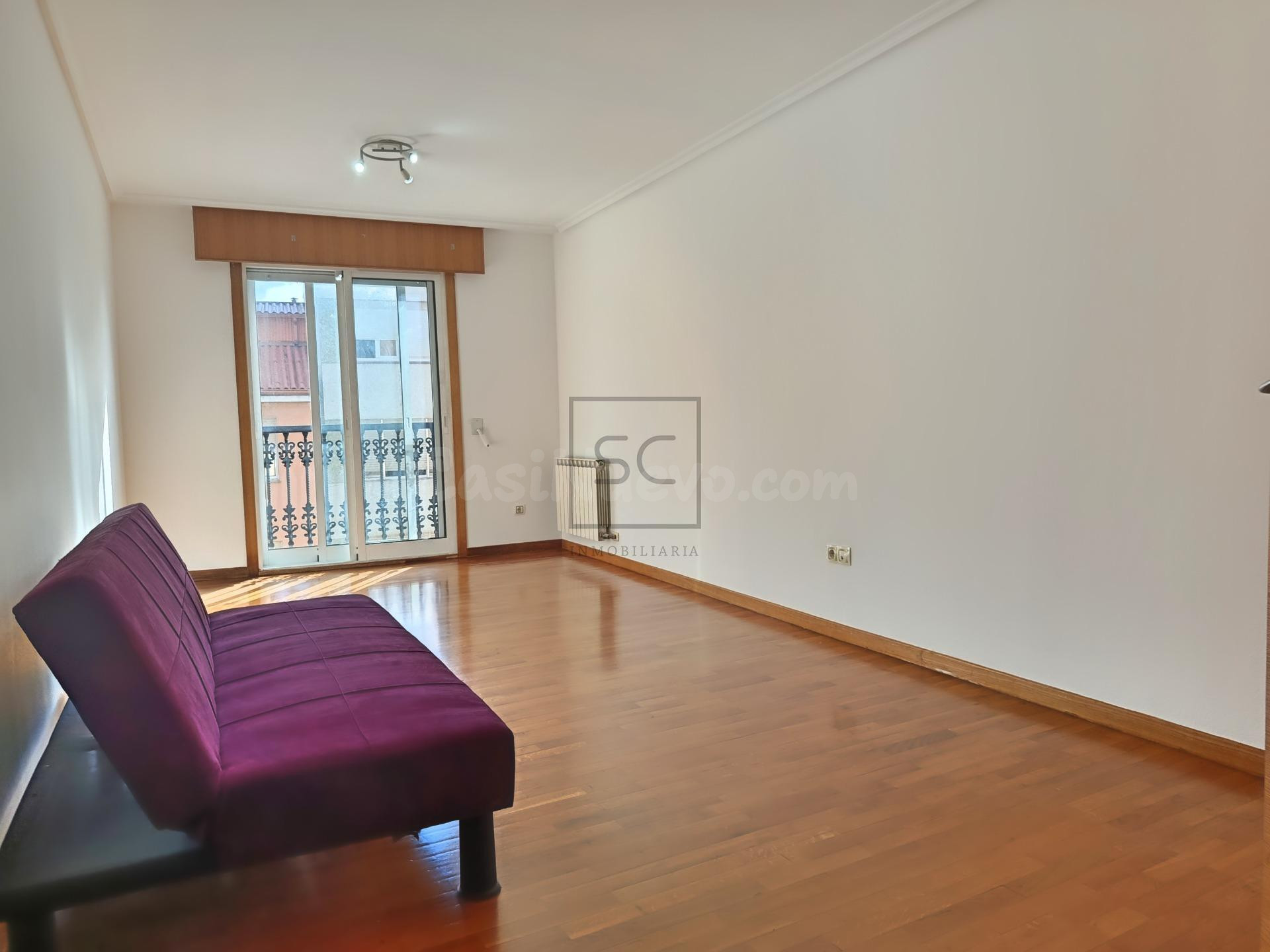 Piso con garaje y ascensor en Narón - foto 4