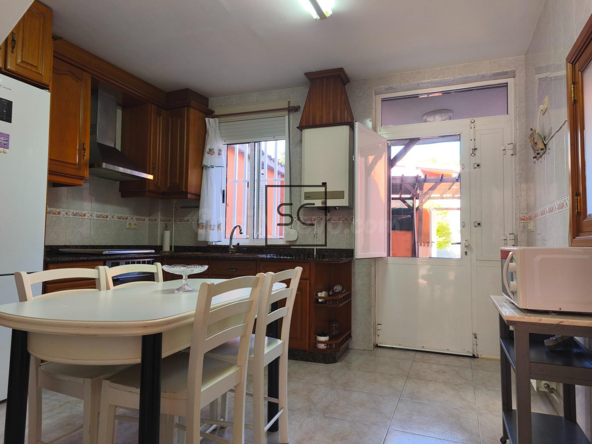 Casa con dos viviendas independientes en Leiro, Miño - foto 4
