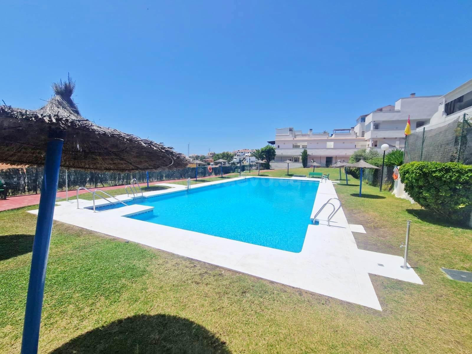 "Ático Dúplex con Solárium Privado y Espectaculares Vistas al Mar en La Cala del Moral"