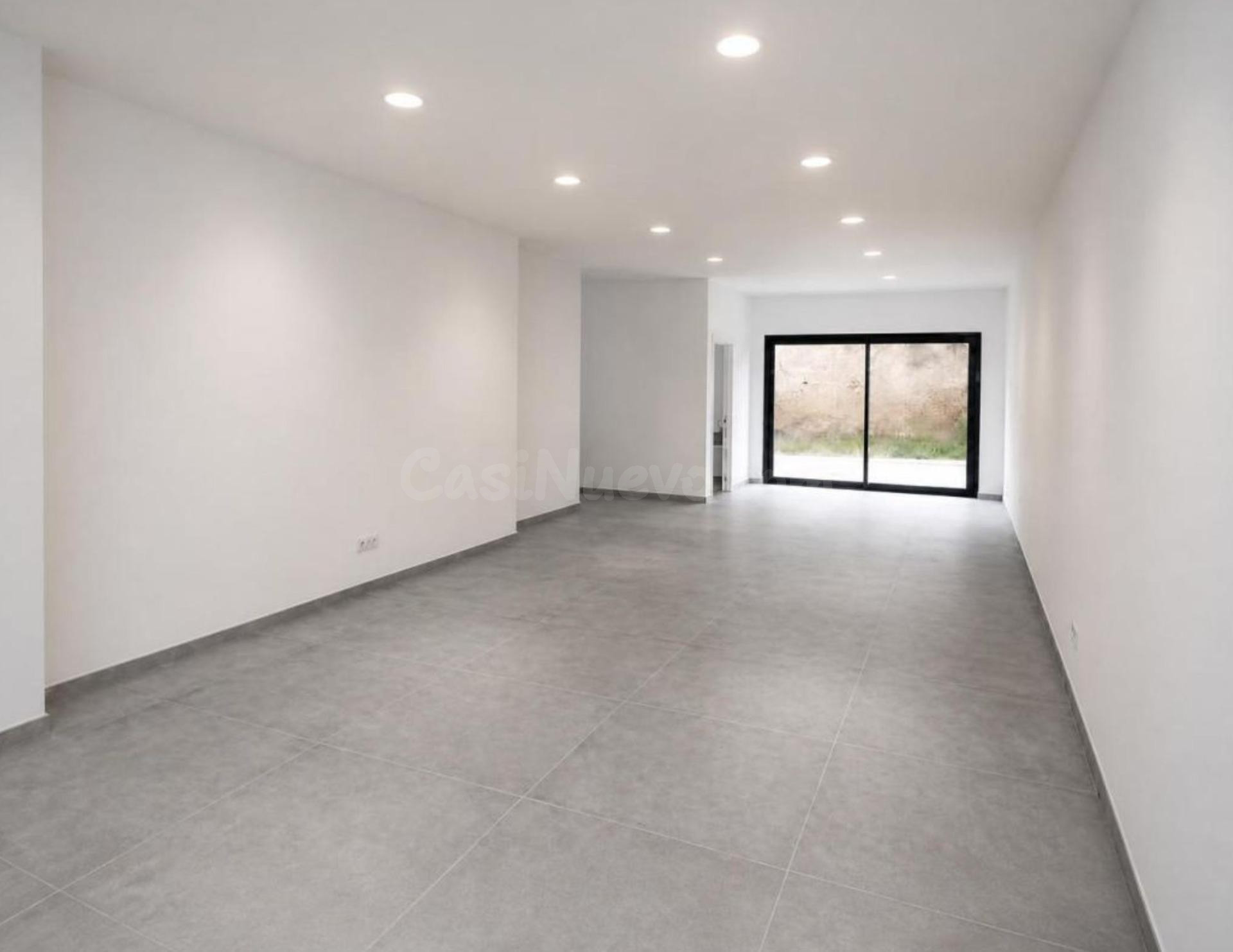 OPORTUNIDAD DE NEGOCIO: SE VENDE LOCAL COMERCIAL DE OBRA NUEVA CON PATIO Y TERRAZA EN LLUCMAJOR.