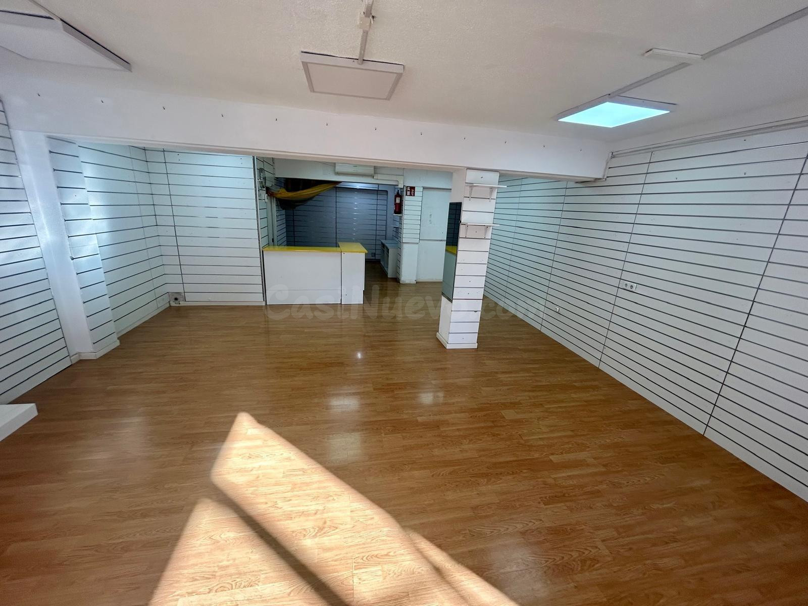 SE VENDE LOCAL COMERCIAL DE 112 M2 CON TERRAZA PRIVADA EN EL ARENAL DE LLUCMAJOR – EXCELENTE OPORTUNIDAD DE INVERSIÓN.