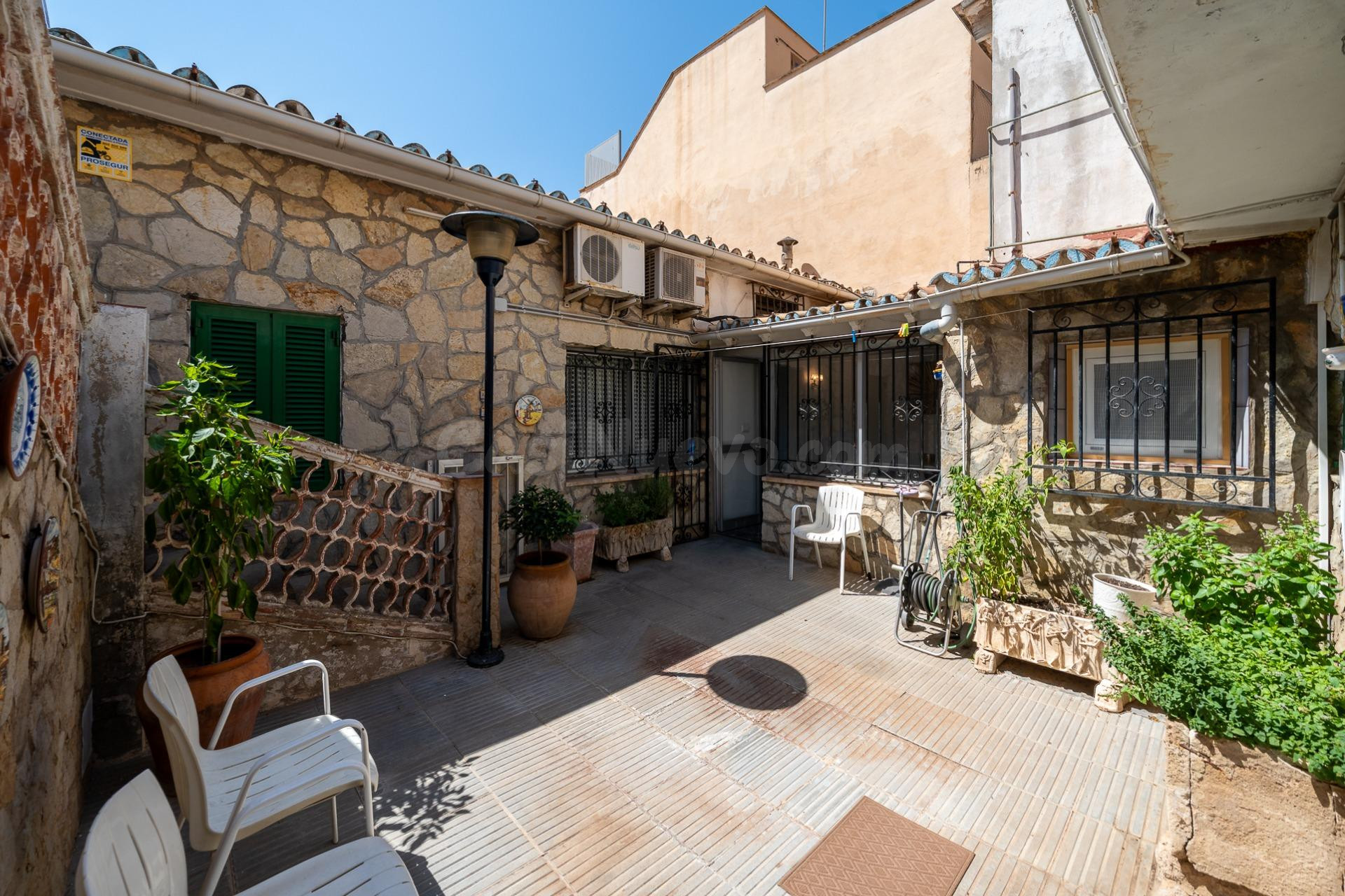 PALMA, ZONA MUY CENTRICA, CASA INDEPENDIENTE EN PLANTA BAJA CON TECHO LIBRE Y ALMACÉN