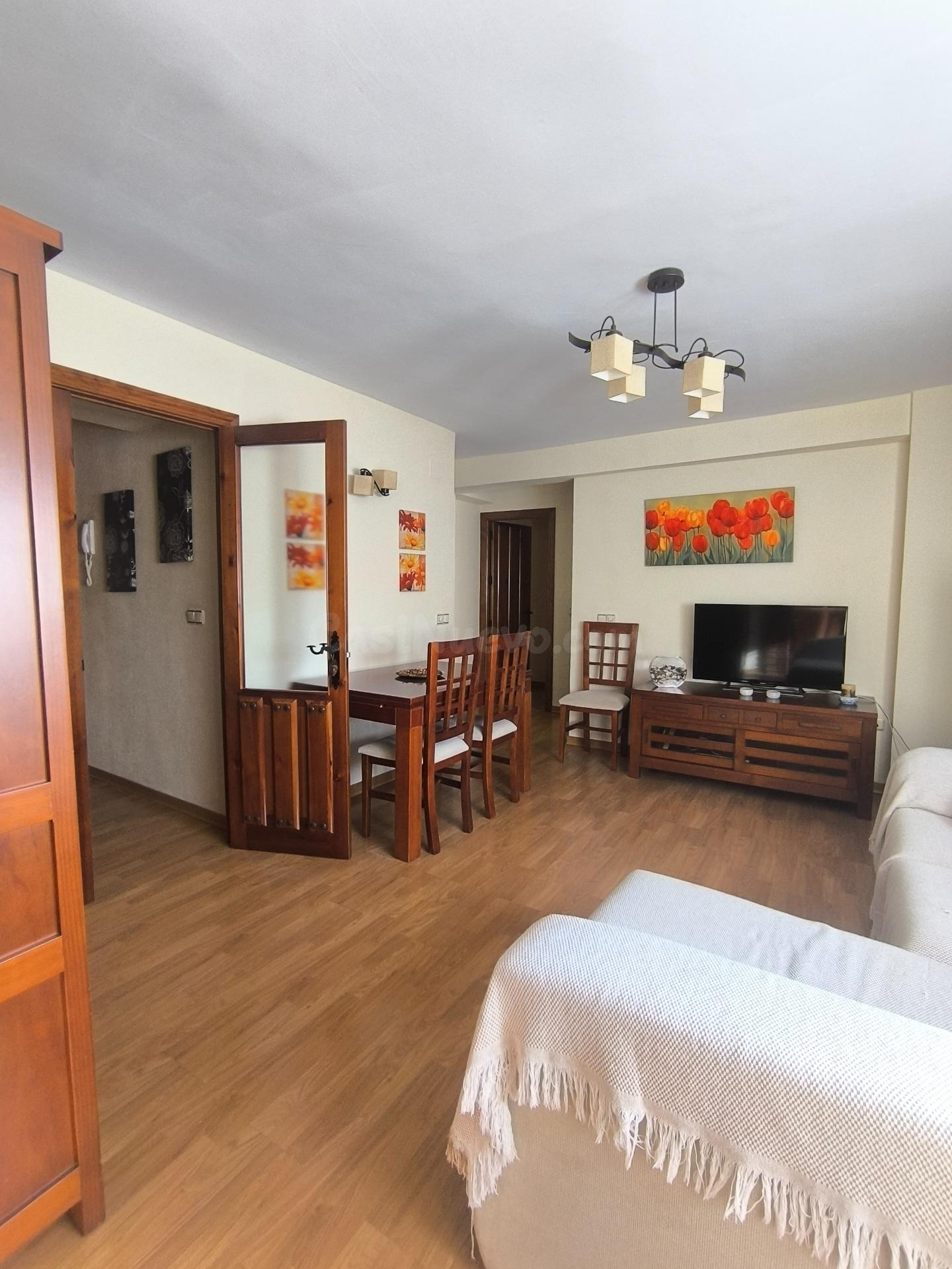Estupendo piso reformado y amueblado.
