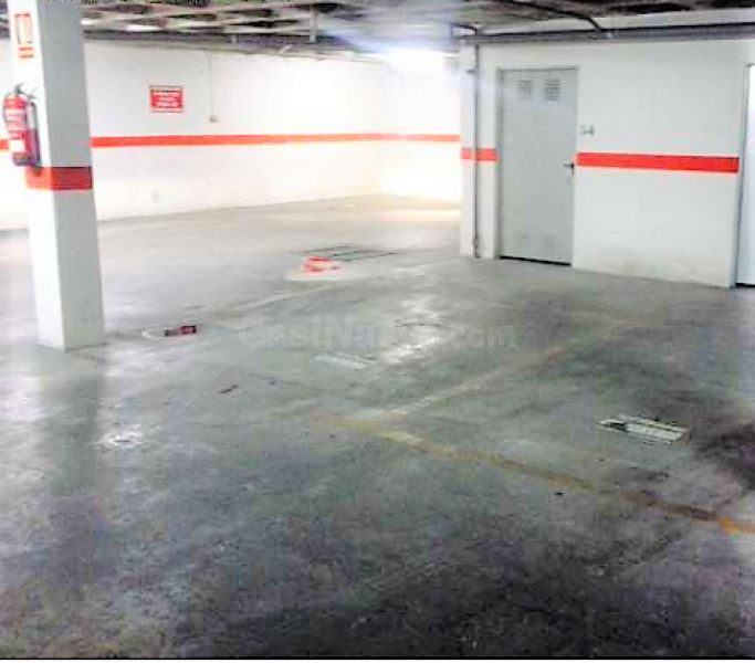 GARAJE + TRASTERO EN VENTA ZONA HOSPITAL -  CAROLINAS ALTAS