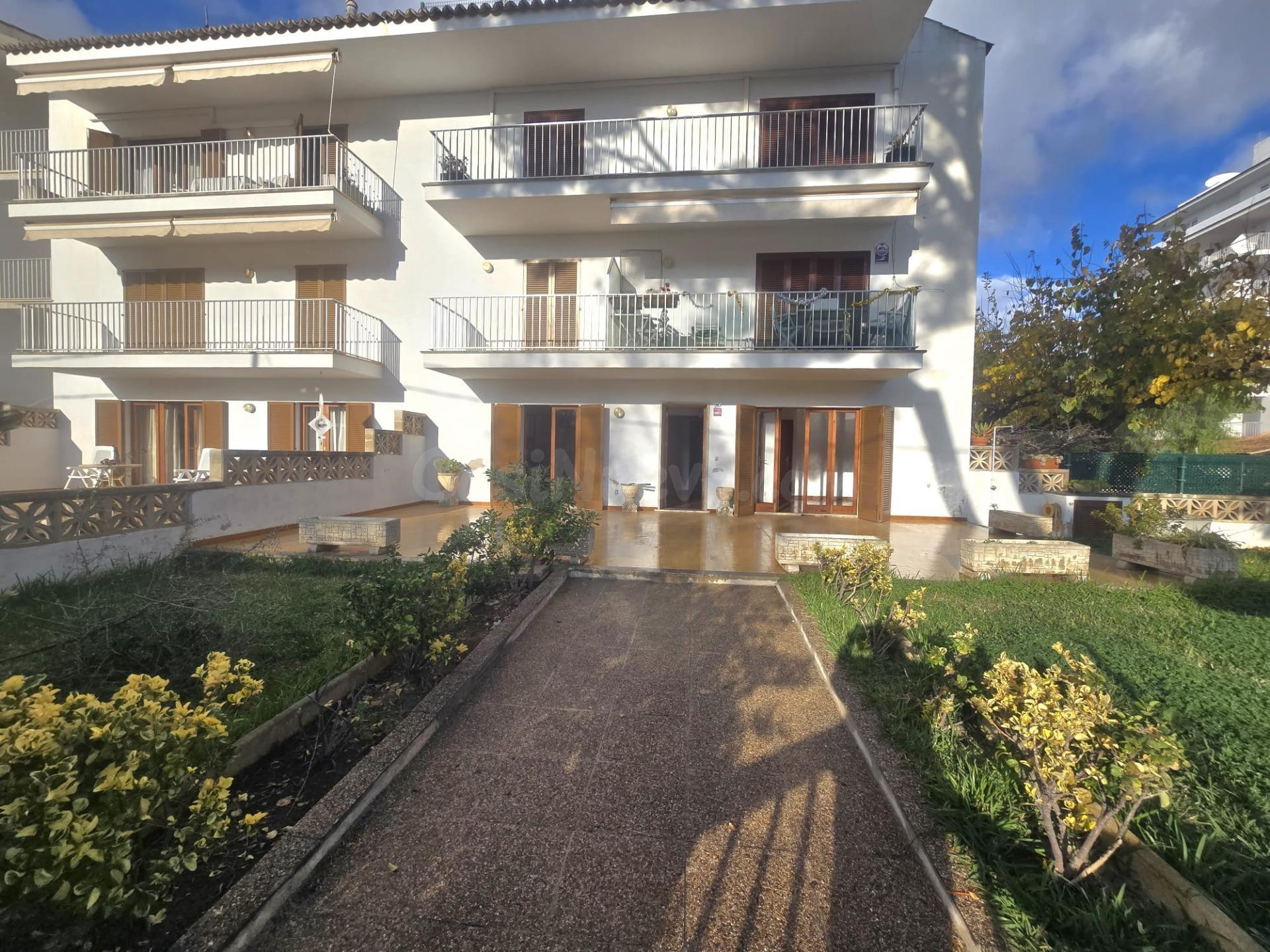 SE ALQUILA CON OPCION A COMPRA DUPLEX A 50 MTS DE LA PLAYA