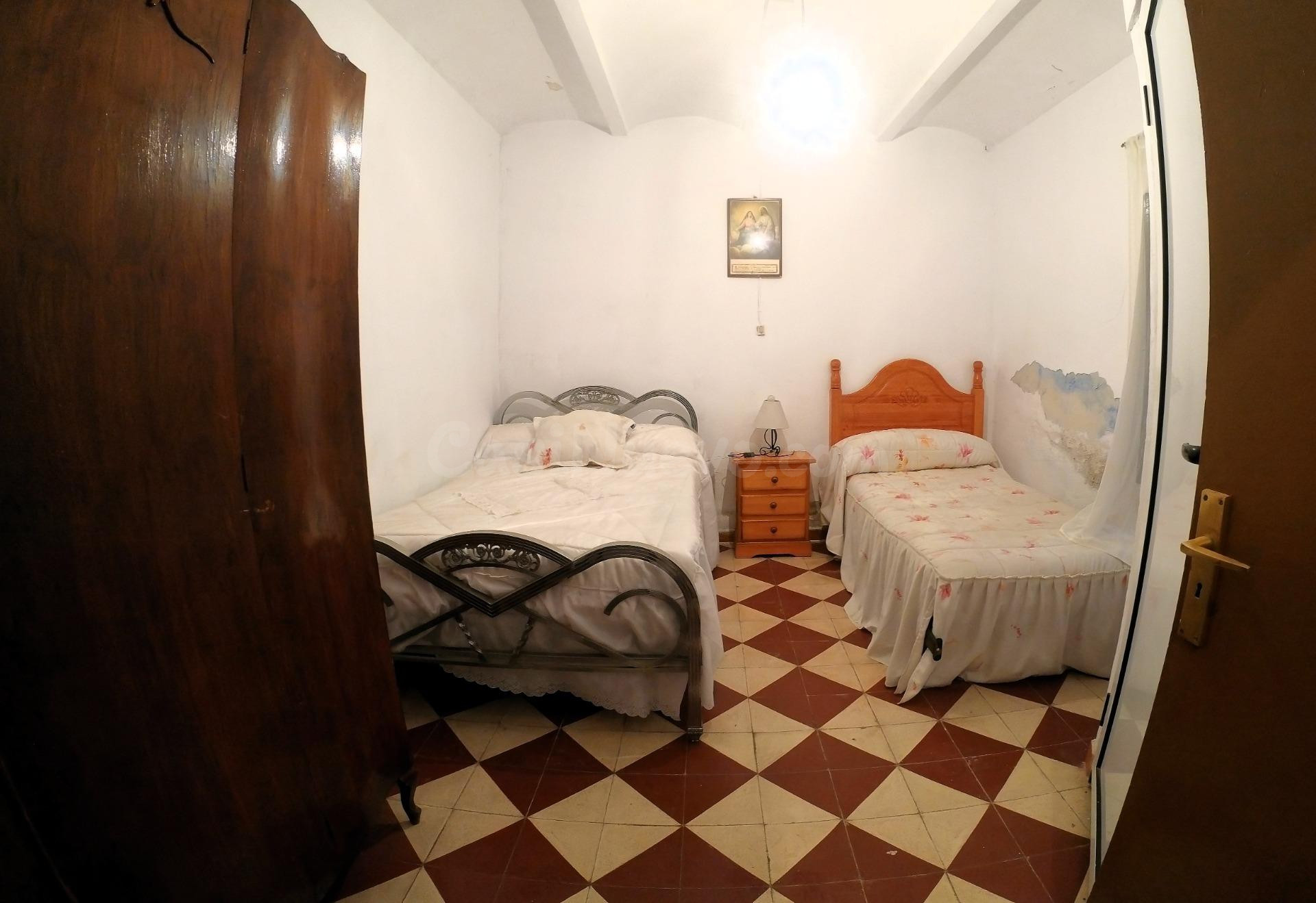 Casa con parcela en Valdeobispo - foto 4