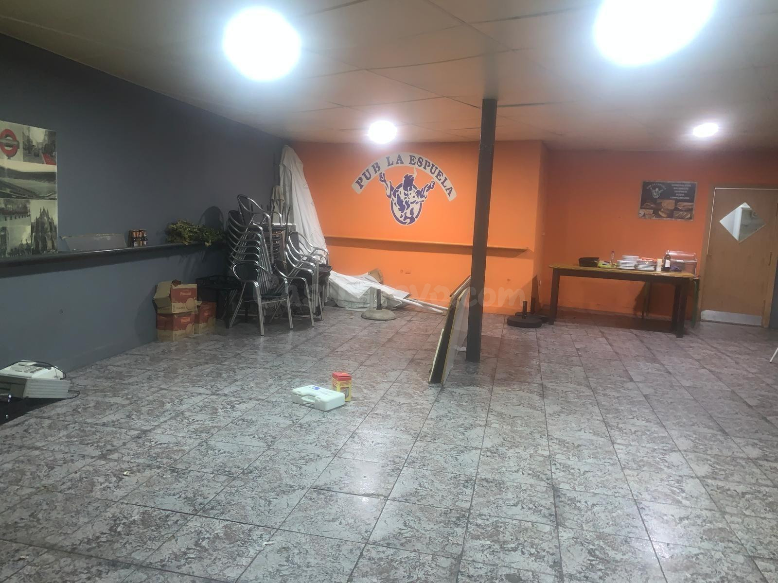 Edificio con negocio de hostelería y amplia vivienda en el c - foto 2