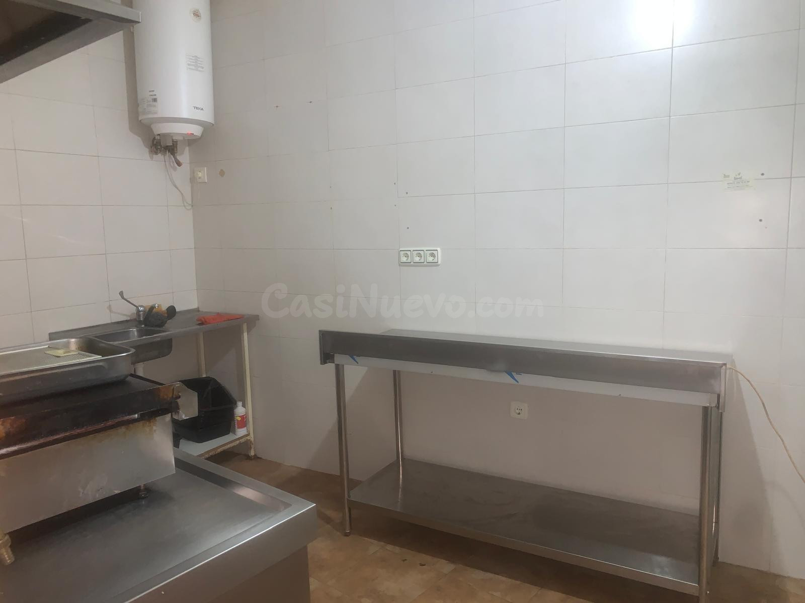 Edificio con negocio de hostelería y amplia vivienda en el c - foto 5