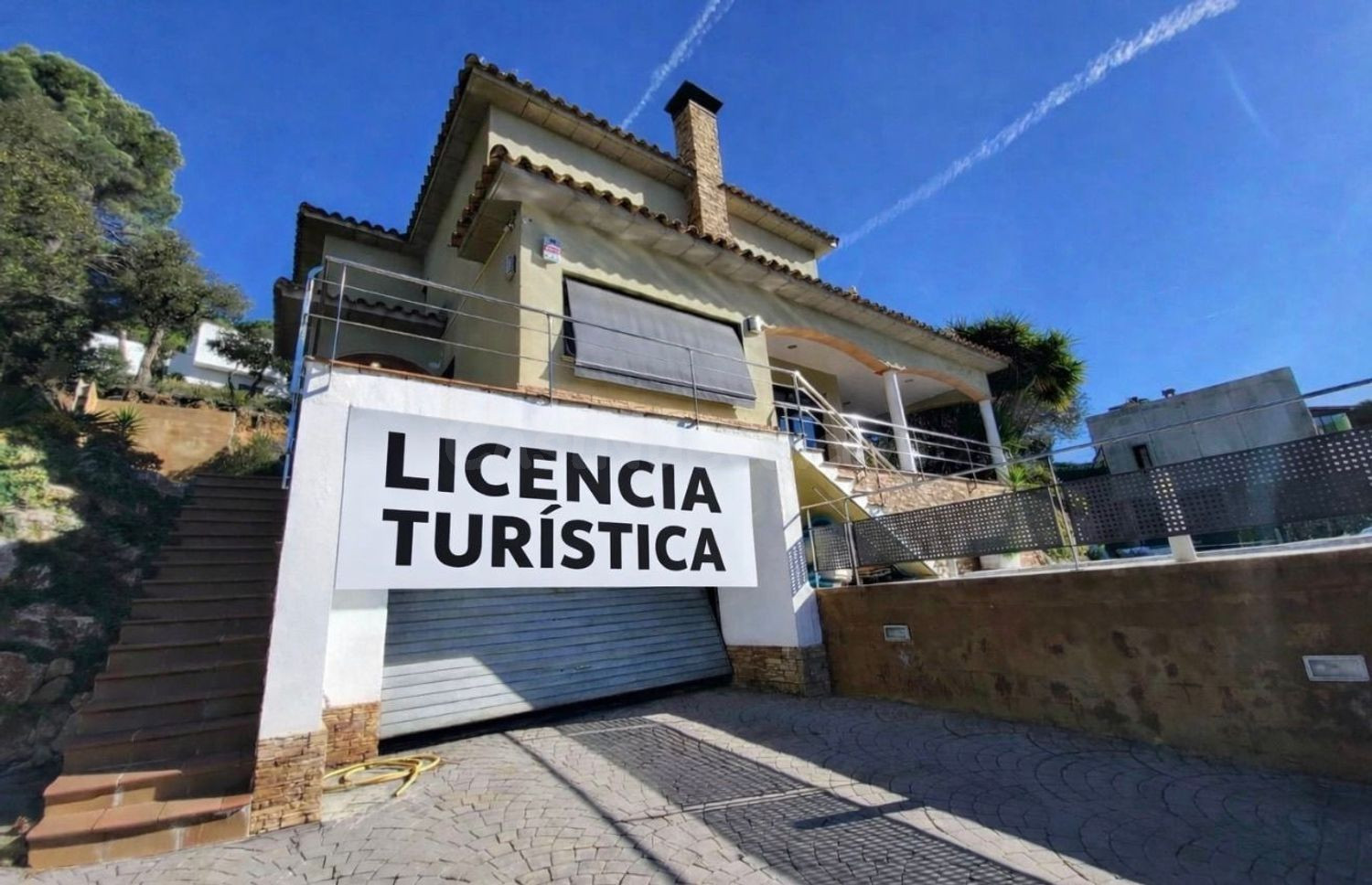 Exclusiva vivienda unifamiliar situada en la prestigiosa urbanización Río de Oro