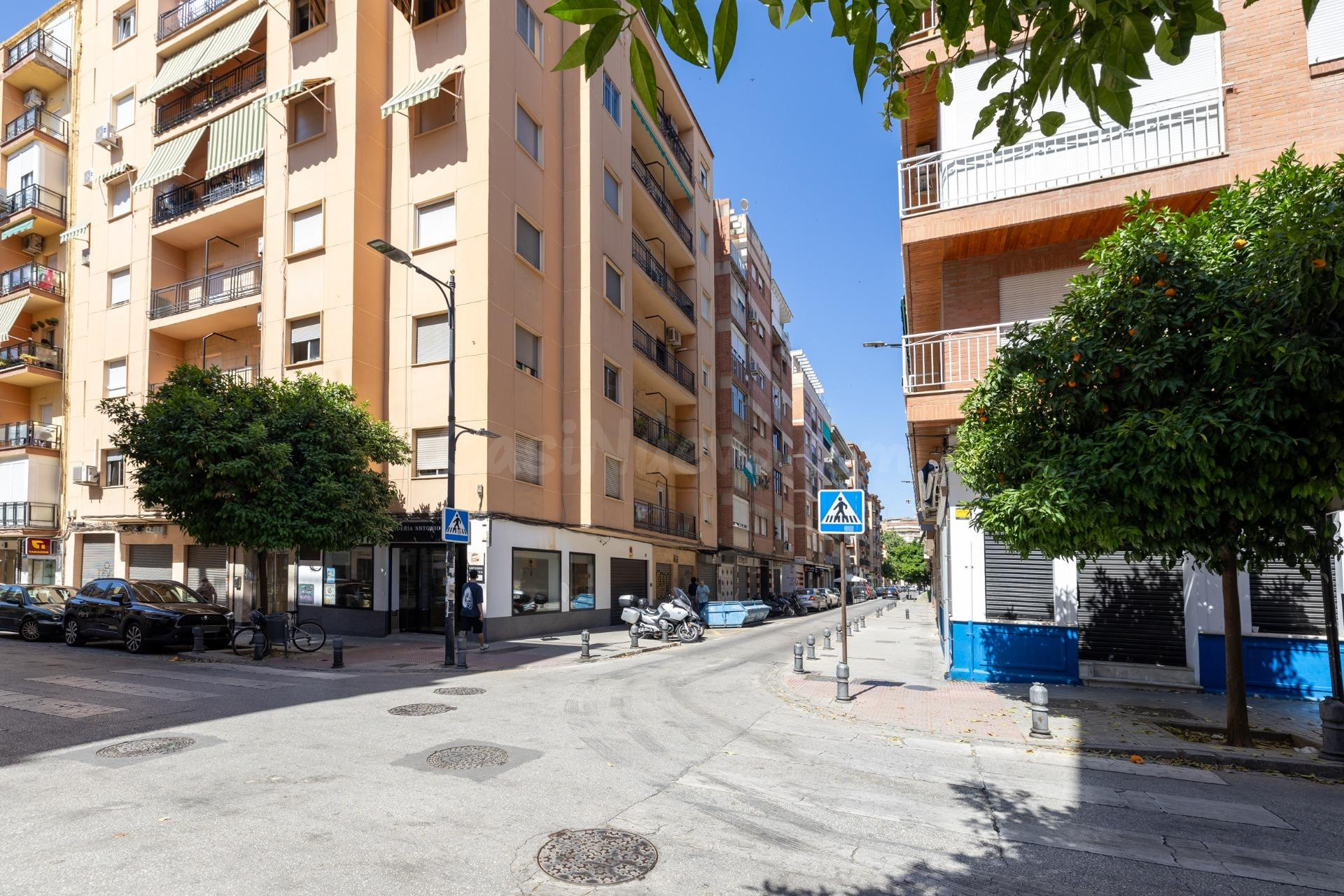 Piso Junto Calle Alhamar!!