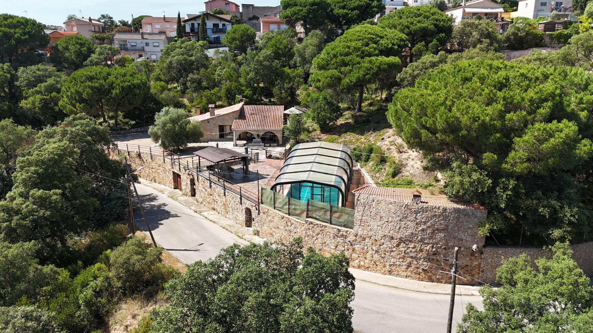 EXCLUSIVA VILLA CON PARCELA DE 4.709 m2 Y MÁXIMA PRIVACIDAD EN AIGUAVIVA PARK, VIDRERES