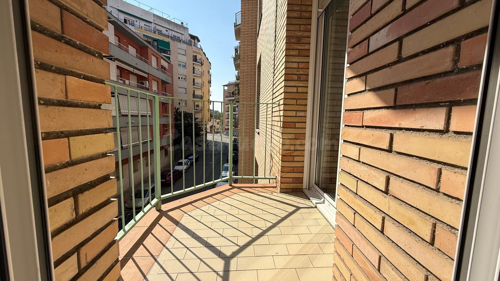 Piso en segunda planta con ascensor, de 94 m2 construidos