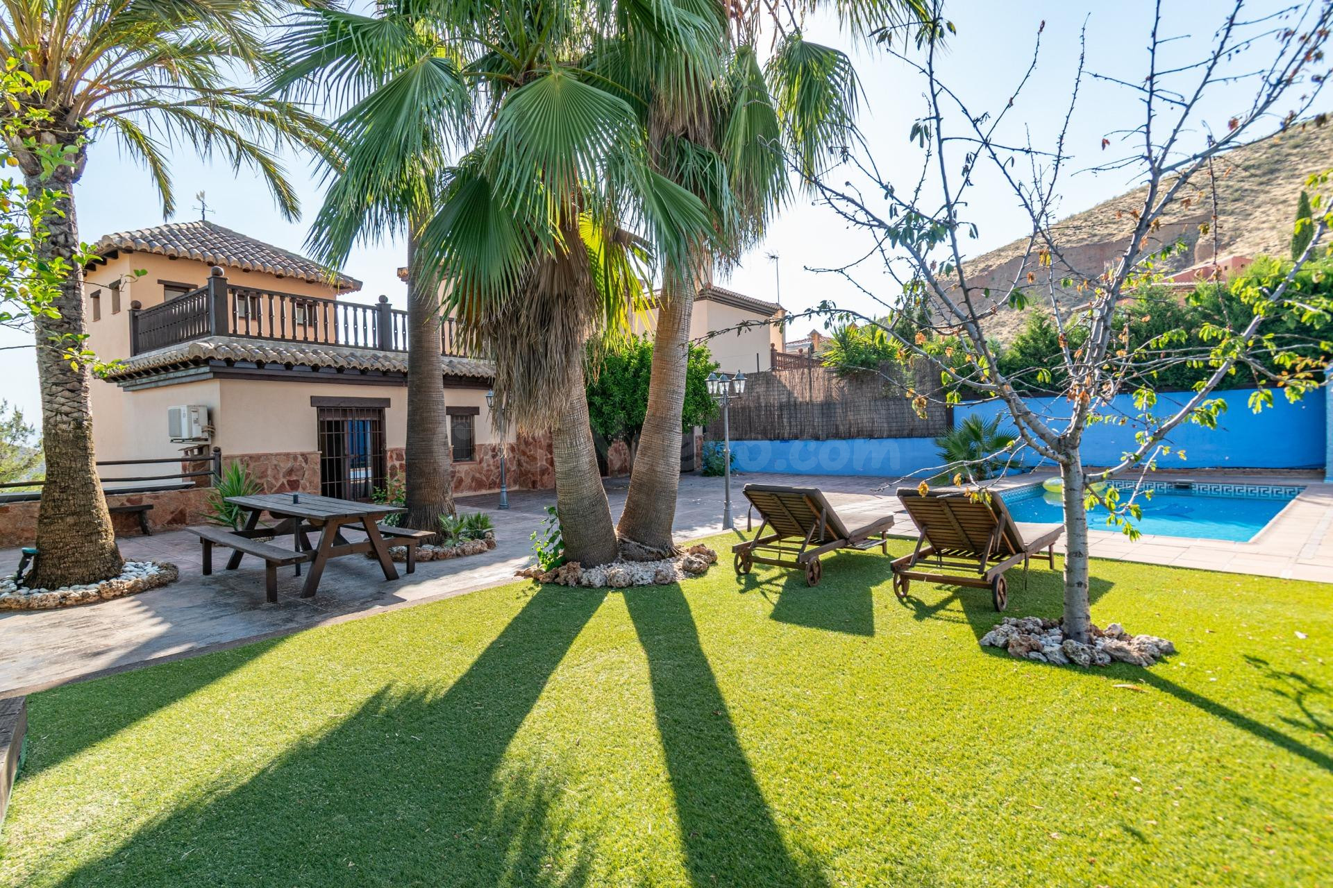 MAGNÍFICO CHALET EN CERRO DEL ORO-CENES DE LA VEGA