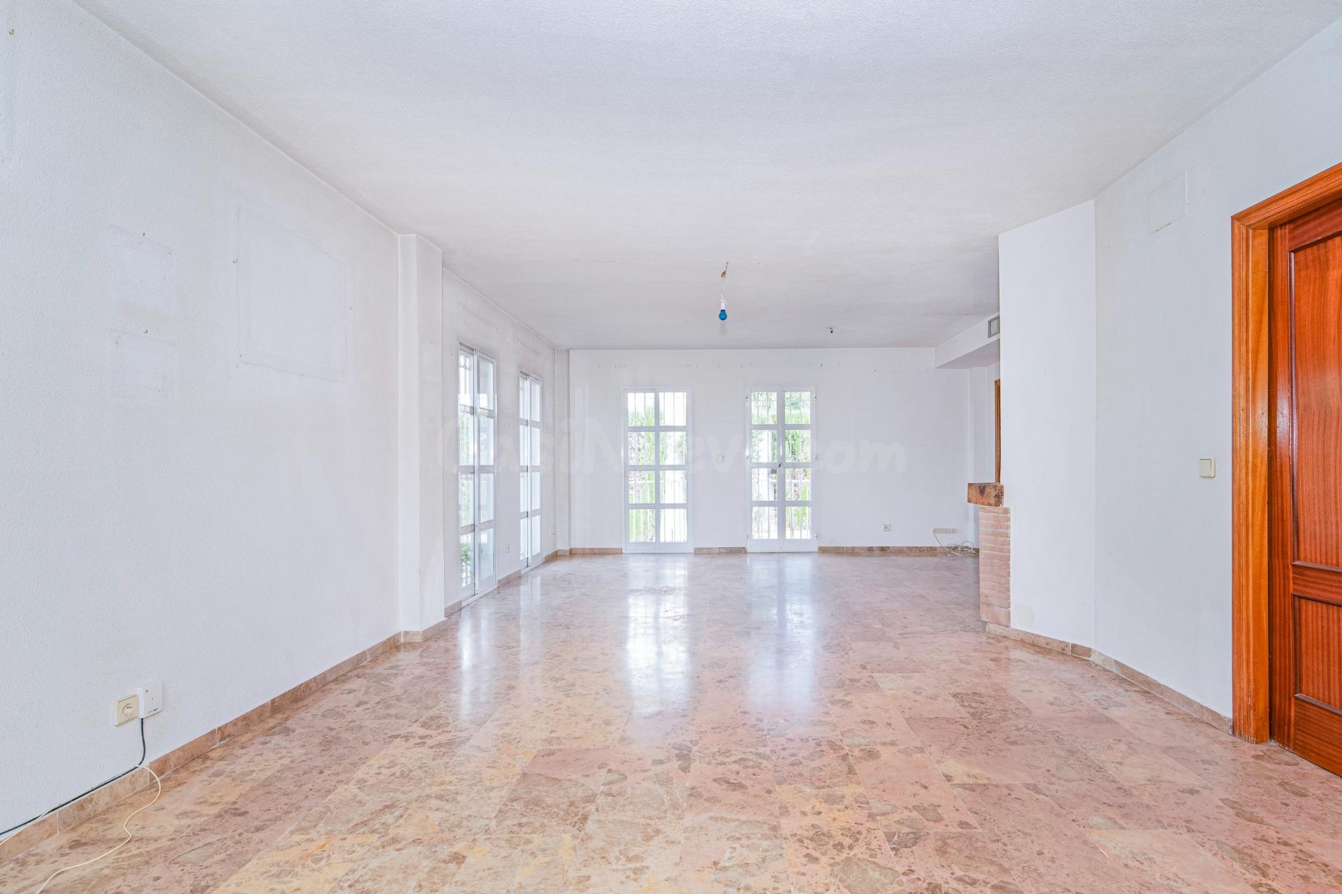 Gran Chalet independiente en esquina en Los Rebites- Huétor Vega