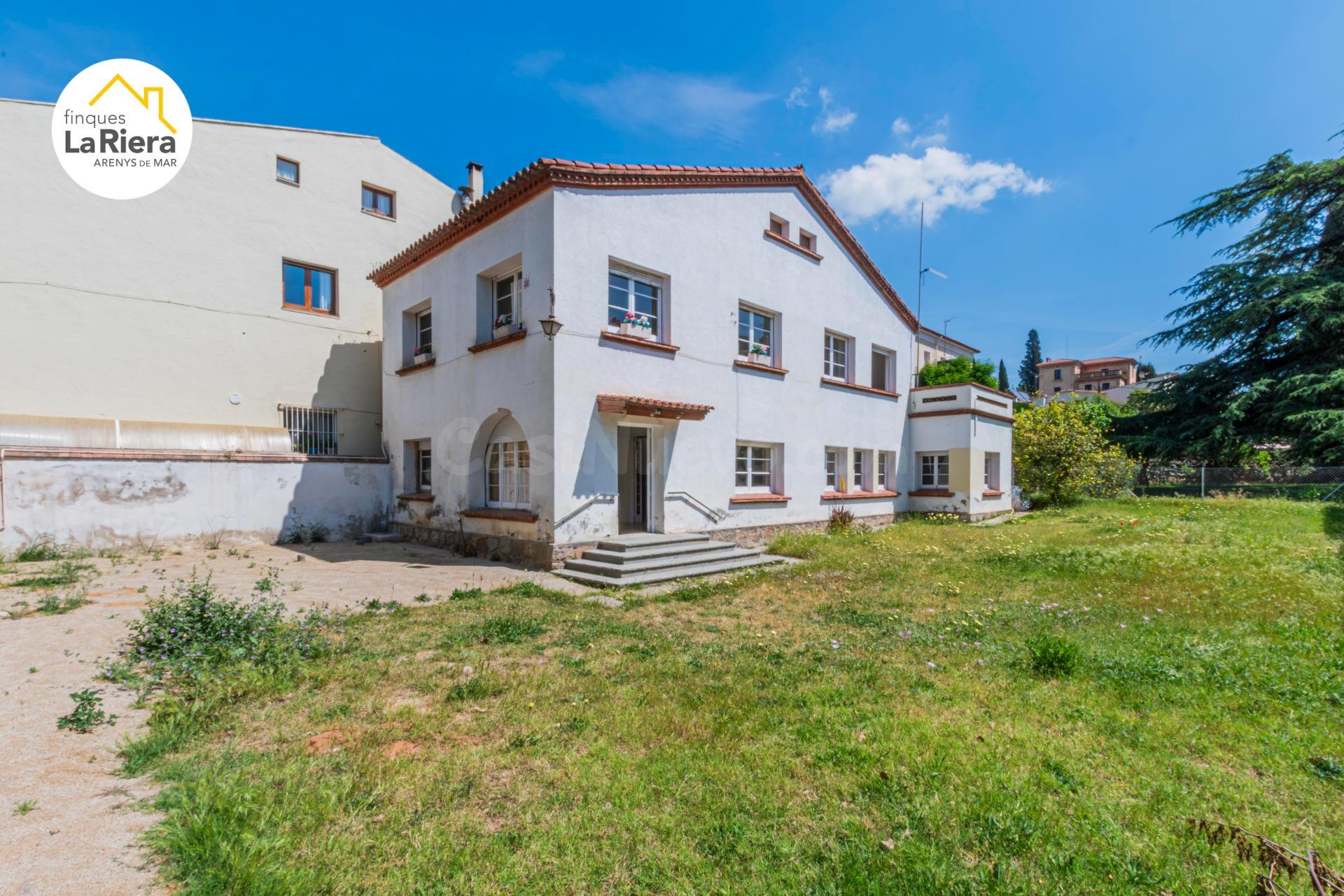 CASA CON JARDIN EN EL CORAZON DE LA POBLACION . - foto 4