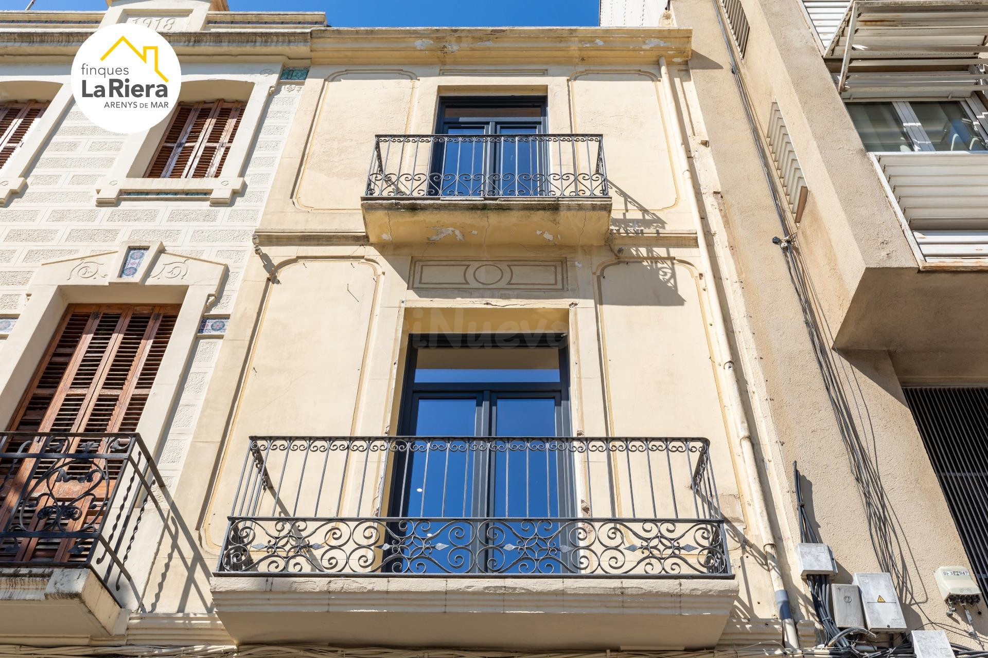 EDIFICIO COMERCIAL EN LA RIERA DE ARENYS.