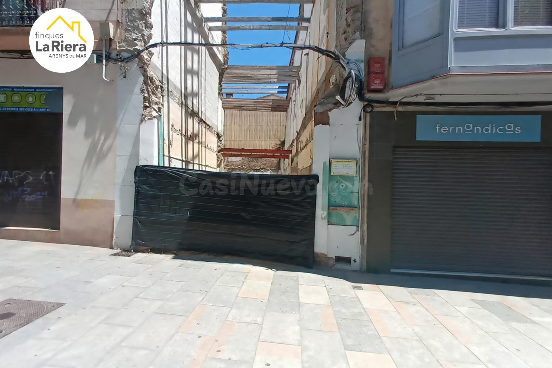 SOLAR EN VENTA EN EL CENTRO DE LA POBLACIÓN. - foto 2