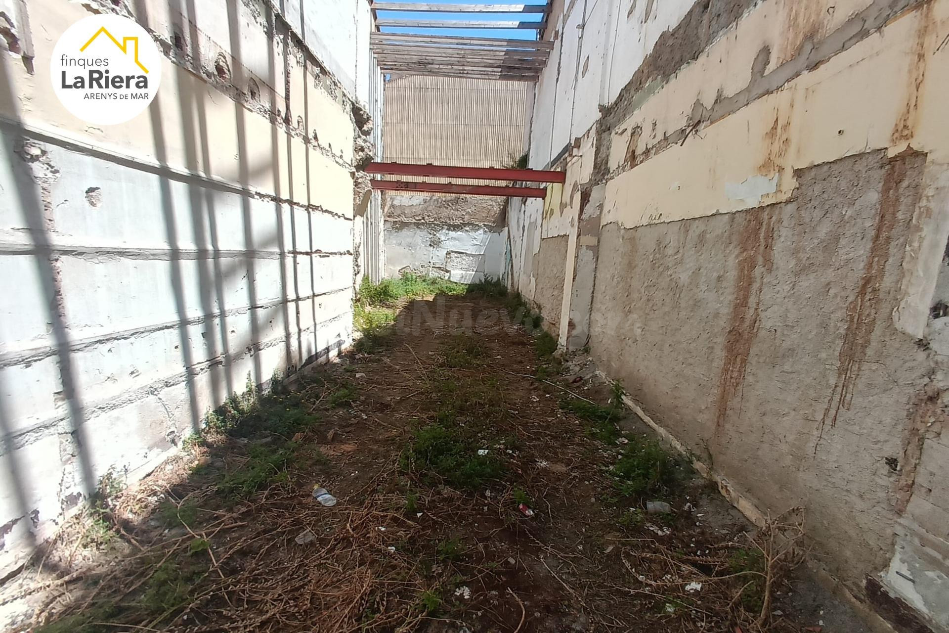 SOLAR EN VENTA EN EL CENTRO DE LA POBLACIÓN. - foto 3