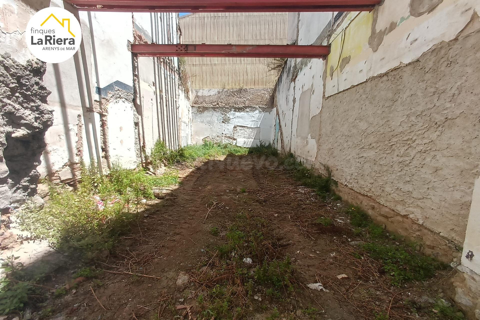 SOLAR EN VENTA EN EL CENTRO DE LA POBLACIÓN. - foto 4