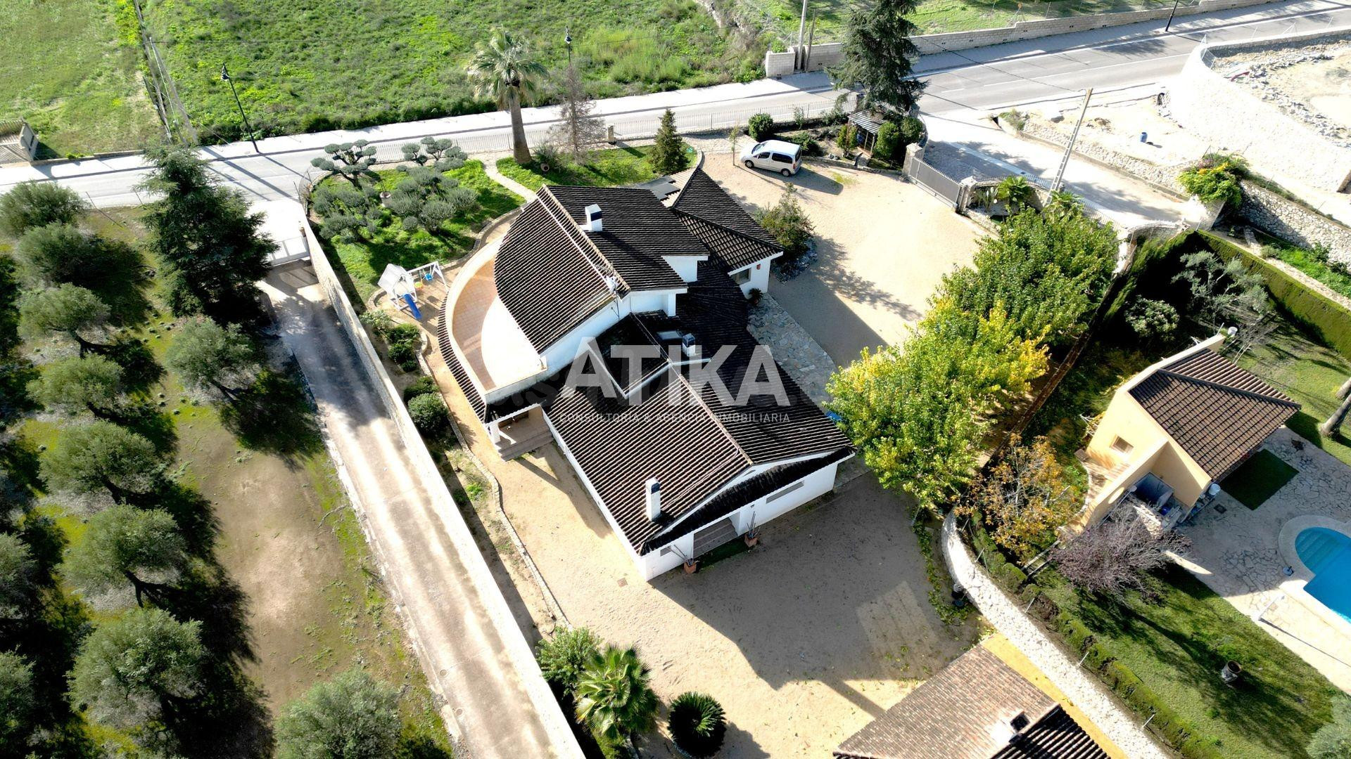 ESPECTACULAR CHALET EN VENTA EN ONTINYENT, A TAN SOLO UNOS METROS DEL CASCO URBANO