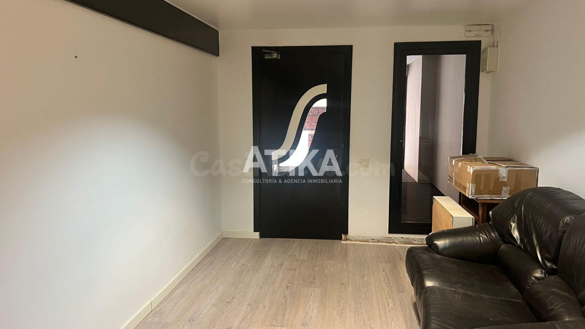 LOCAL EN VENTA EN ZONA CÉNTRICA DE ONTINYENT IDEAL PARA OFICINA O COMERCIO.
