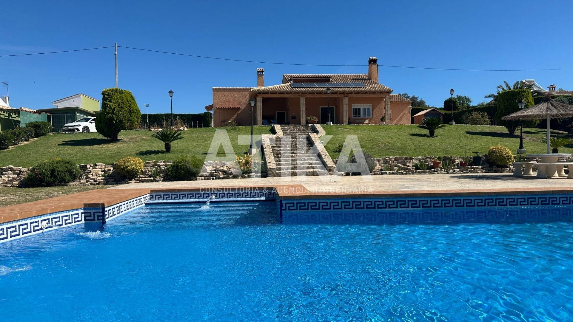 CHALET CON VISTAS ESPECTACULARES Y UBICACIÓN PRIVILEGIADA A SOLO 45 MINUTOS DE GANDÍA