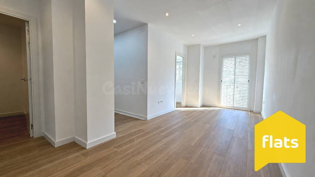 Se vende piso en Reforma Integral, totalmente Exterior en Zona LA SALUD (Badalona) con 2 habitaciones, Ascensor, cocina abierta y baño completo, ideal para parejas o familias pequeñas.