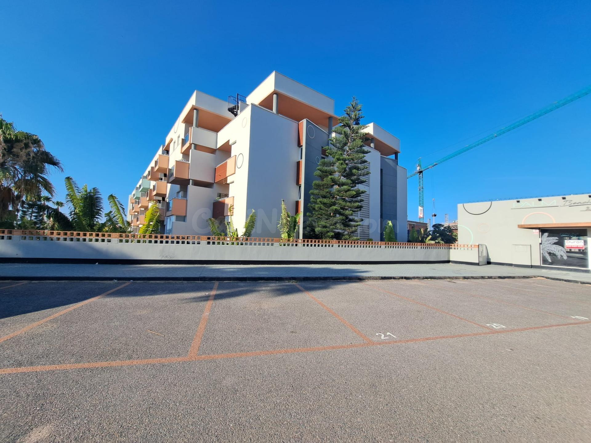 Plazas de aparcamiento exteriores en Residencial Palm Beach