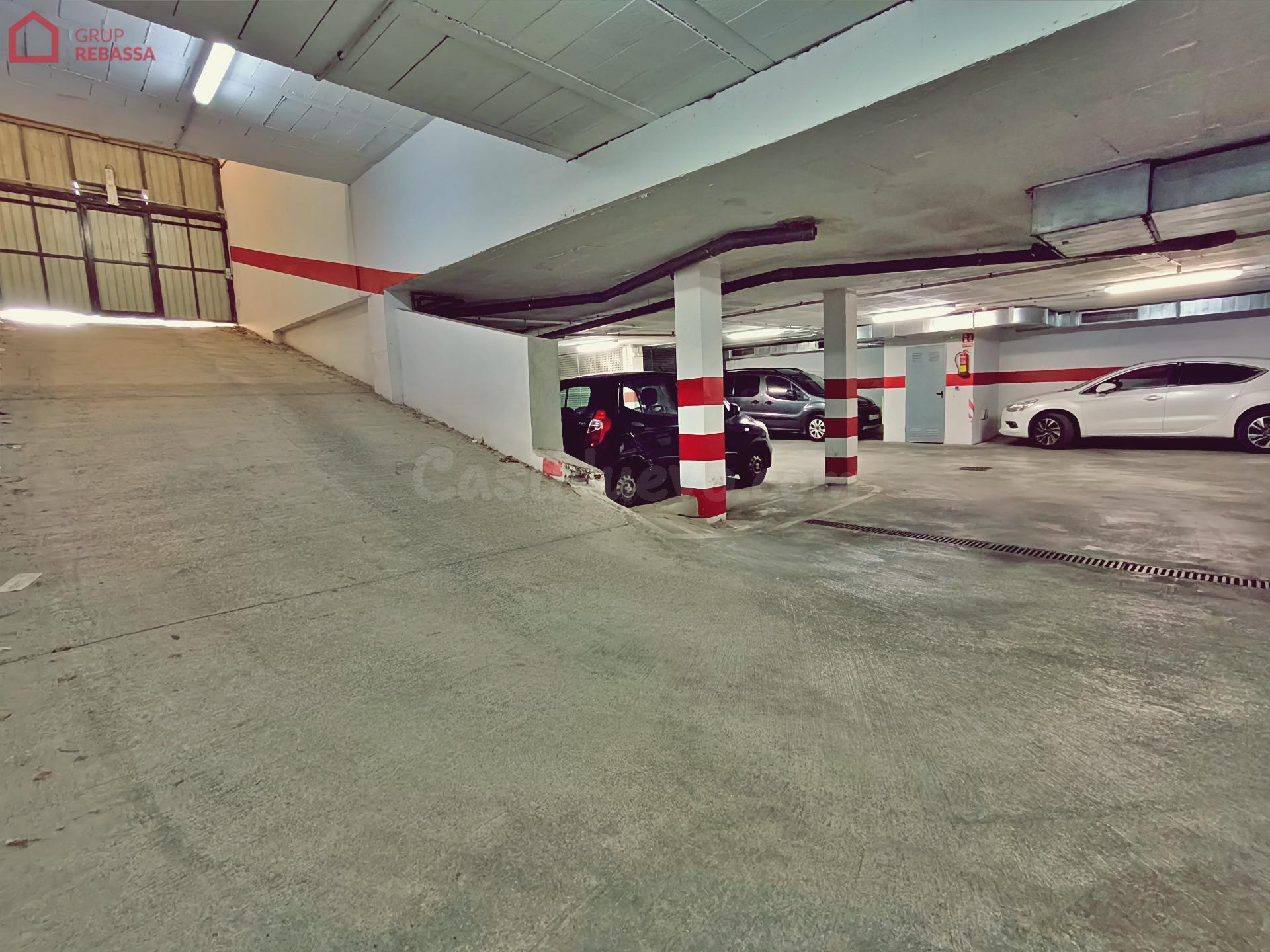 Se alquila PARKING PARA MOTO + TRASTERO en Pla de na Tesa - foto 3