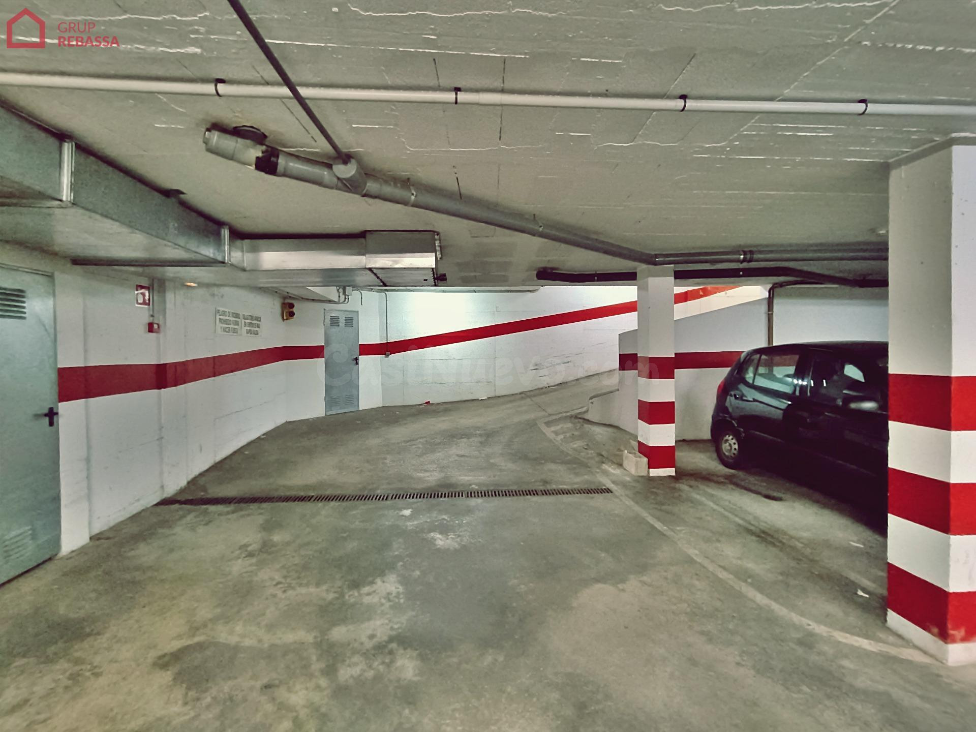 Se alquila PARKING PARA MOTO + TRASTERO en Pla de na Tesa - foto 4
