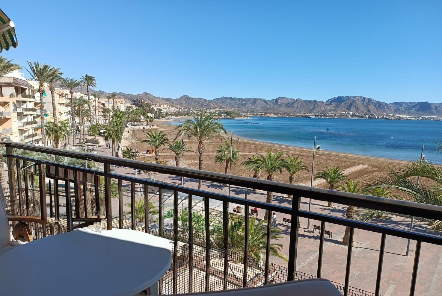 Apartamento en 1era Linea de playa  en Paseo Maritimo
