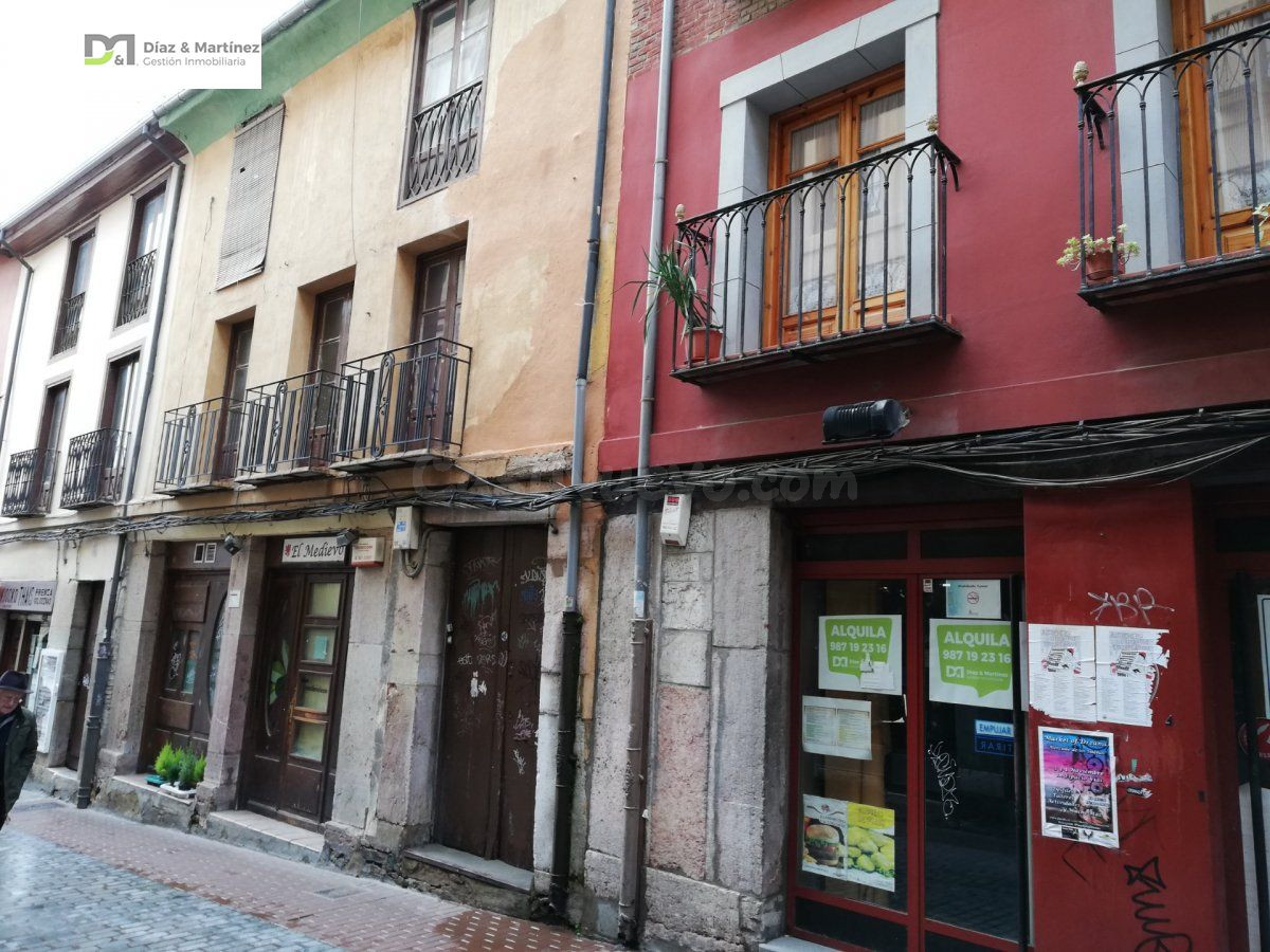 LOCAL CASCO ANTIGUO. ENTRE LA PLAZA MAYOR Y LA CATEDRAL