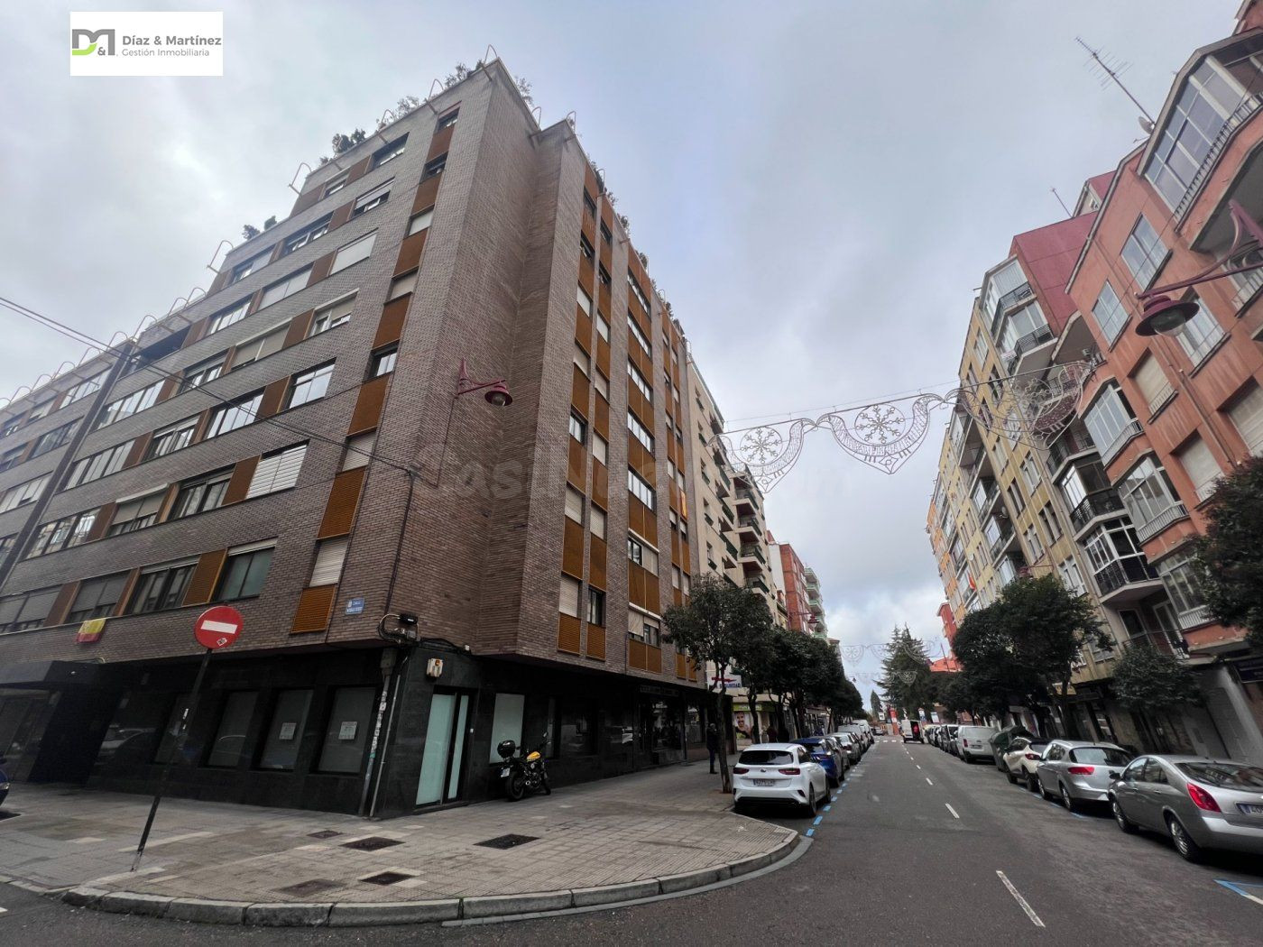 LOCAL COMERCIAL ACONDICIONADO EN ESQUINA  CON BAÑOS