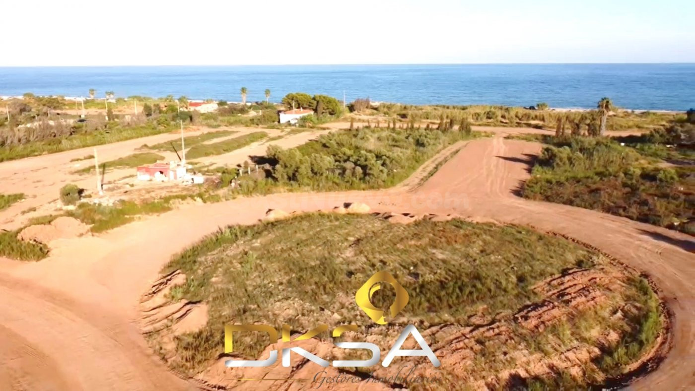 Amplio terreno urbano a un paso de la playa. Cerca de Los Cá - foto 3