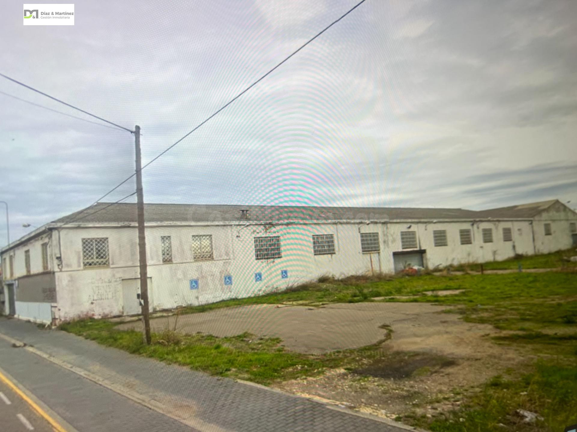 NAVE 2000 M2 Y 3500 DE TERRENO EN SANTA OLAJA DE LA RIBERA - foto 2
