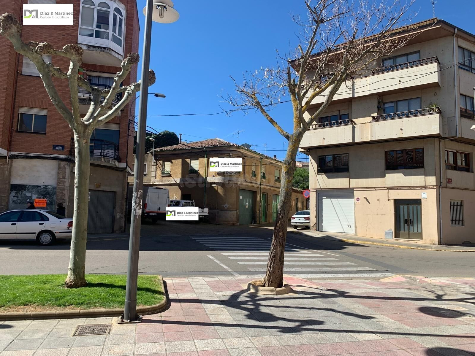 CASA CON PATIO EN LA BAÑEZA - foto 2