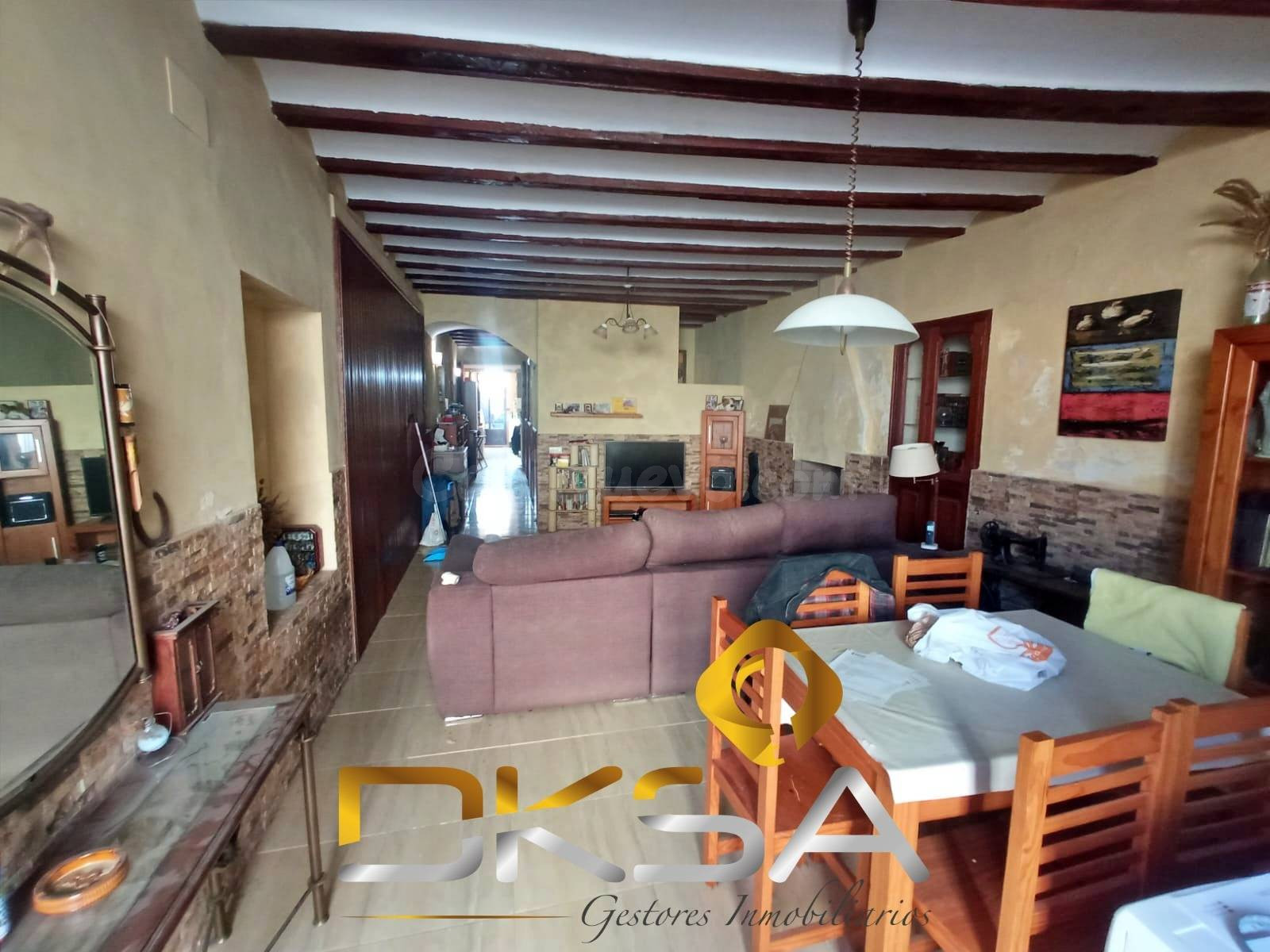 Casa tradicional de 233 m2 con terrazas y muchas posibilidades en el centro de Oropesa del Mar