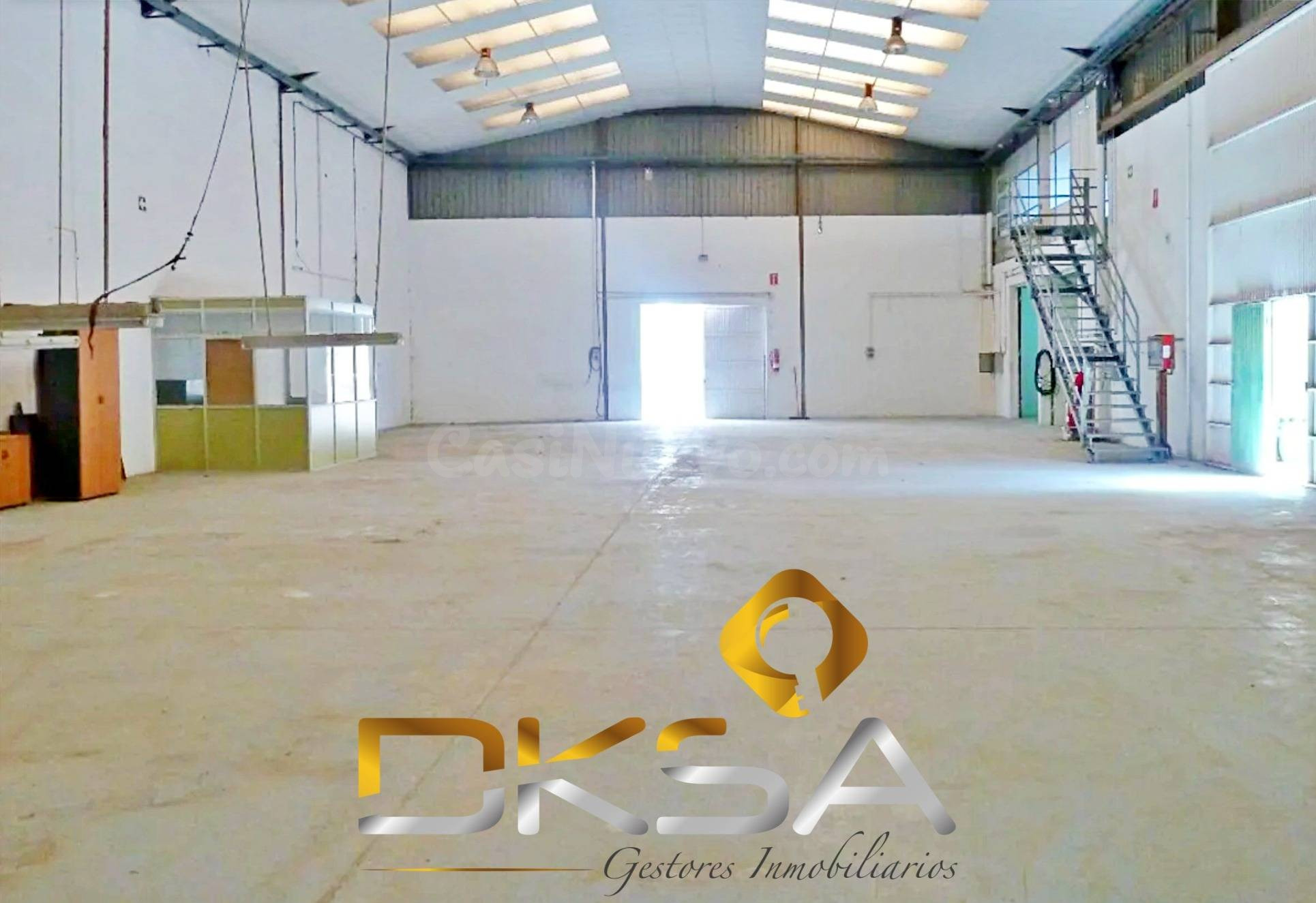 MÁS DE 2.000 M2 ENTRE NAVE, ALTILLO Y PATIO PARA PONER TU NEGOCIO A TRABAJAR