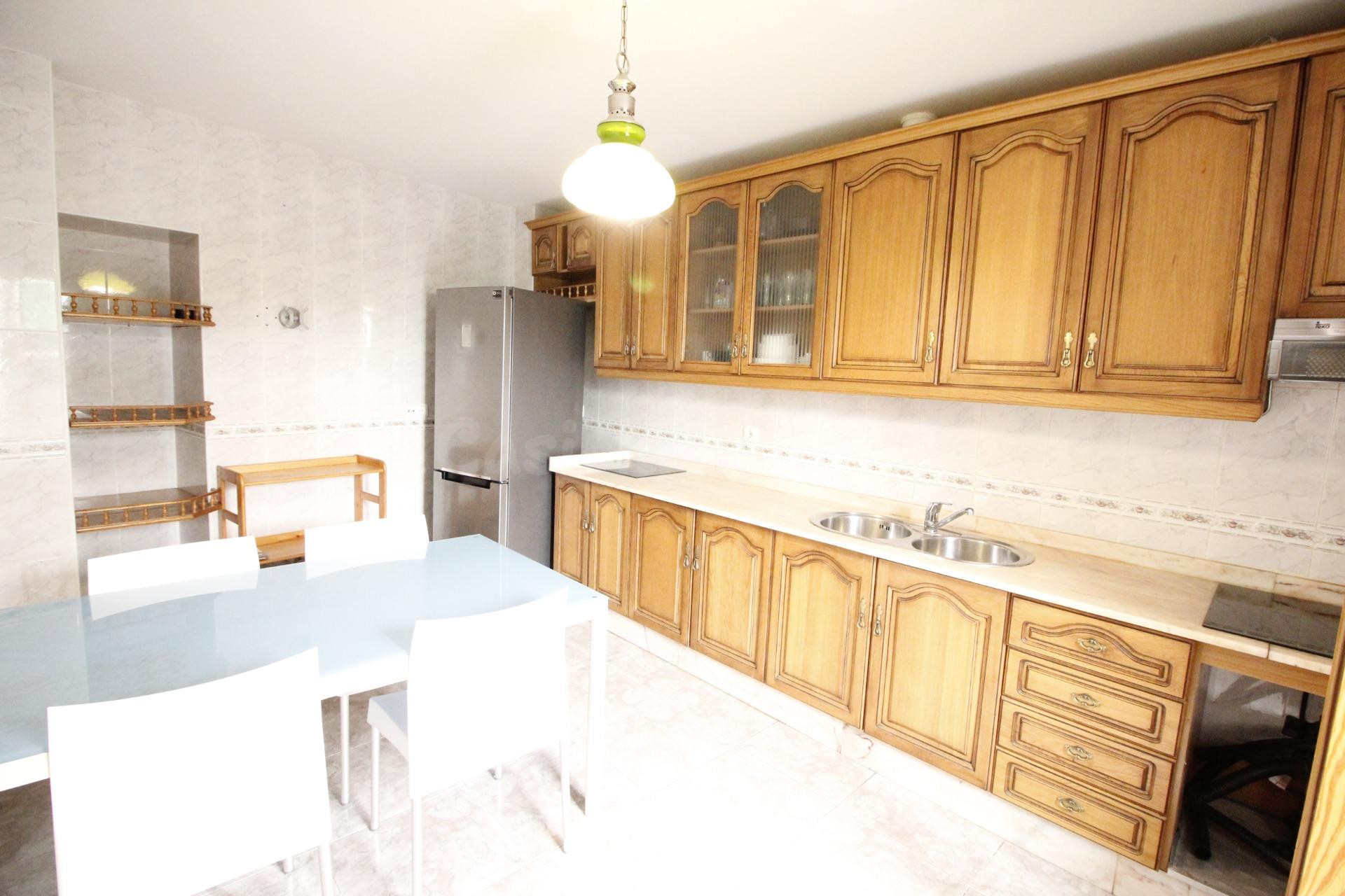 EXCELENTE CASA EN EL CENTRO DE BAZA!!!! - foto 5