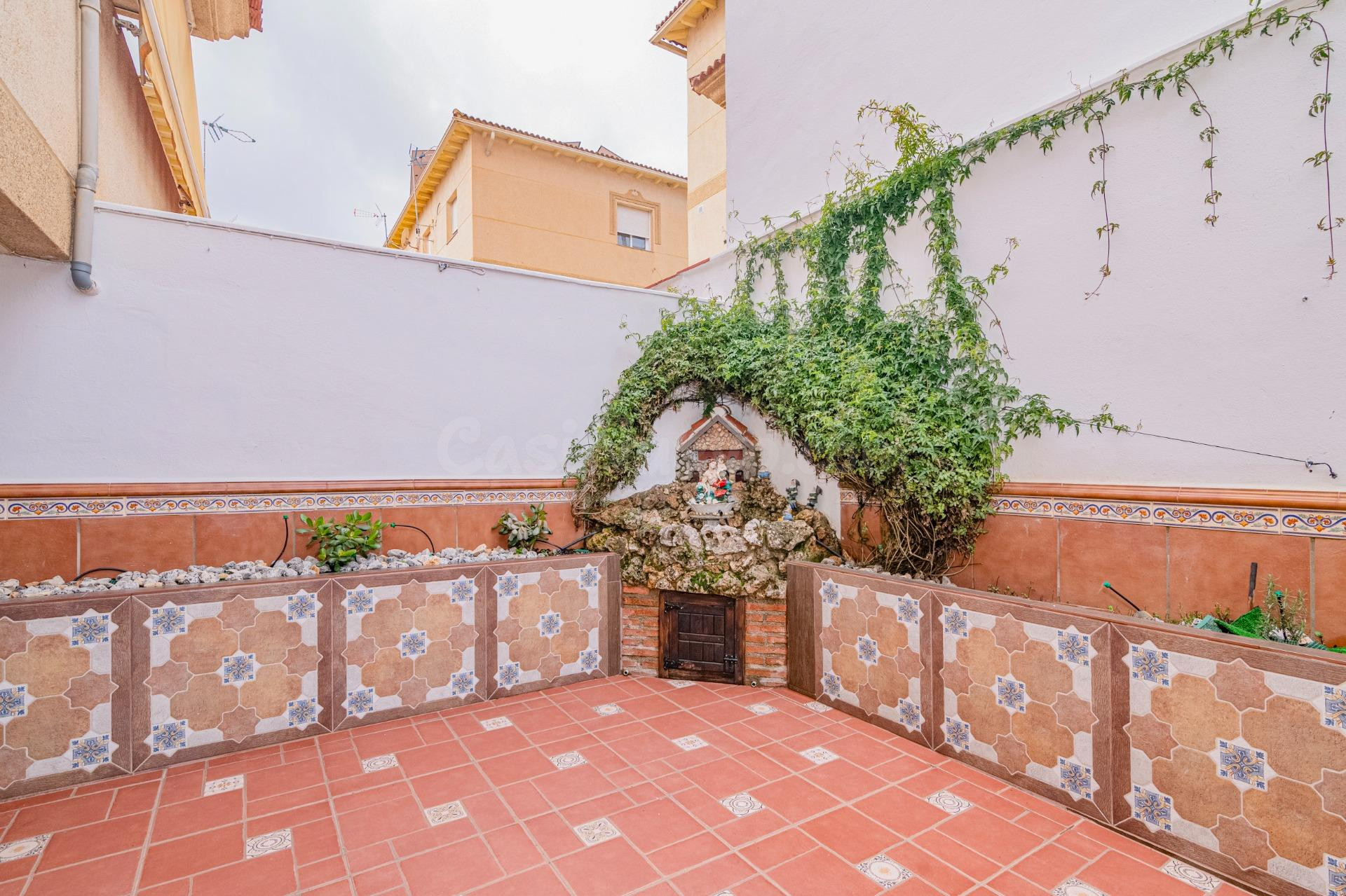 “Casa familiar con gran patio, placas solares y cochera dobl - foto 5