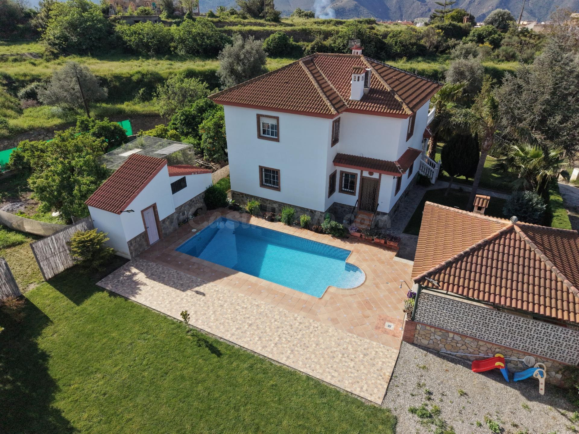 VILLA CON LICENCIA TURÍSTICA Y ALTA RENTABILIDAD EN ÓRGIVA, LA ALPUJARRA