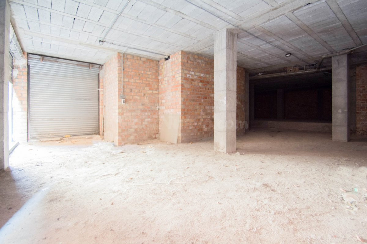 Local comercial en Granada zona Centro, 183 m. de superficie, junto a la plaza de Derecho