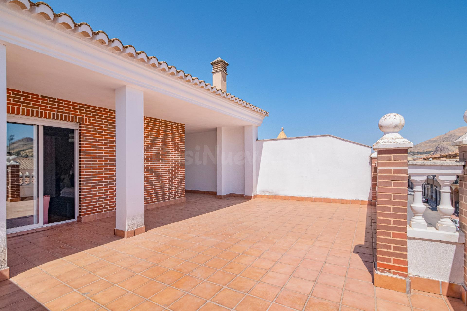 ÁTICO DUPLEX CON NEGOCIO EN PLENO RENDIMIENTO