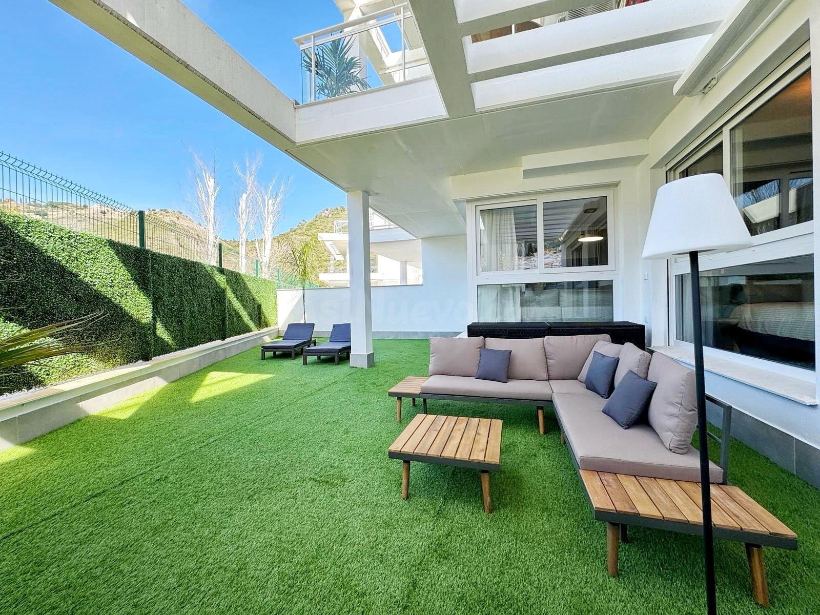 Apartamento en planta baja con jardín privado en Riverside Benahavís con Licencia Turística
