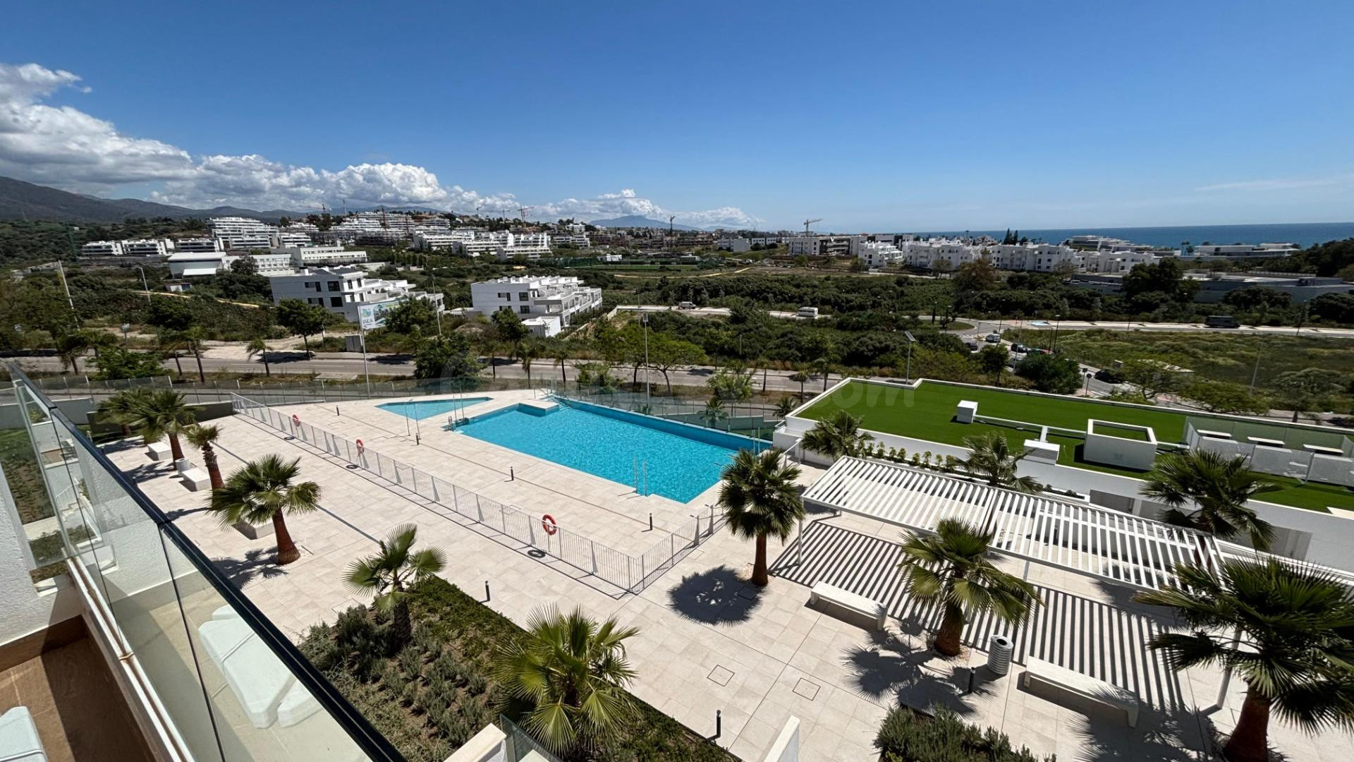 Apartamento de Obra Nueva en Venta en Estepona | Vistas al Mar, Gran Terraza y Seguridad 24 Horas