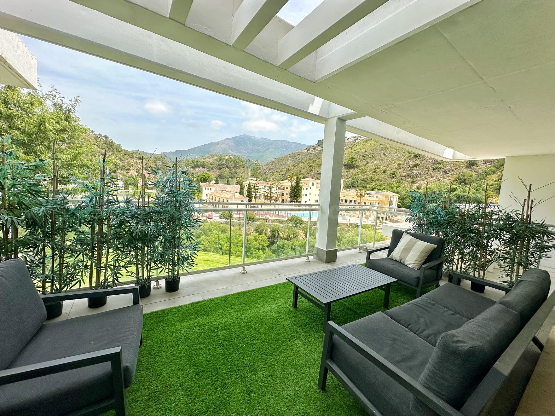 Moderno apartamento en Riverside Benahavís con licencia turística