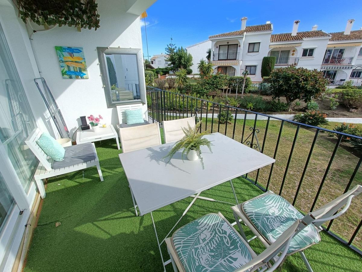 Excelente Ático con vistas al mar en El Paraíso, Estepona