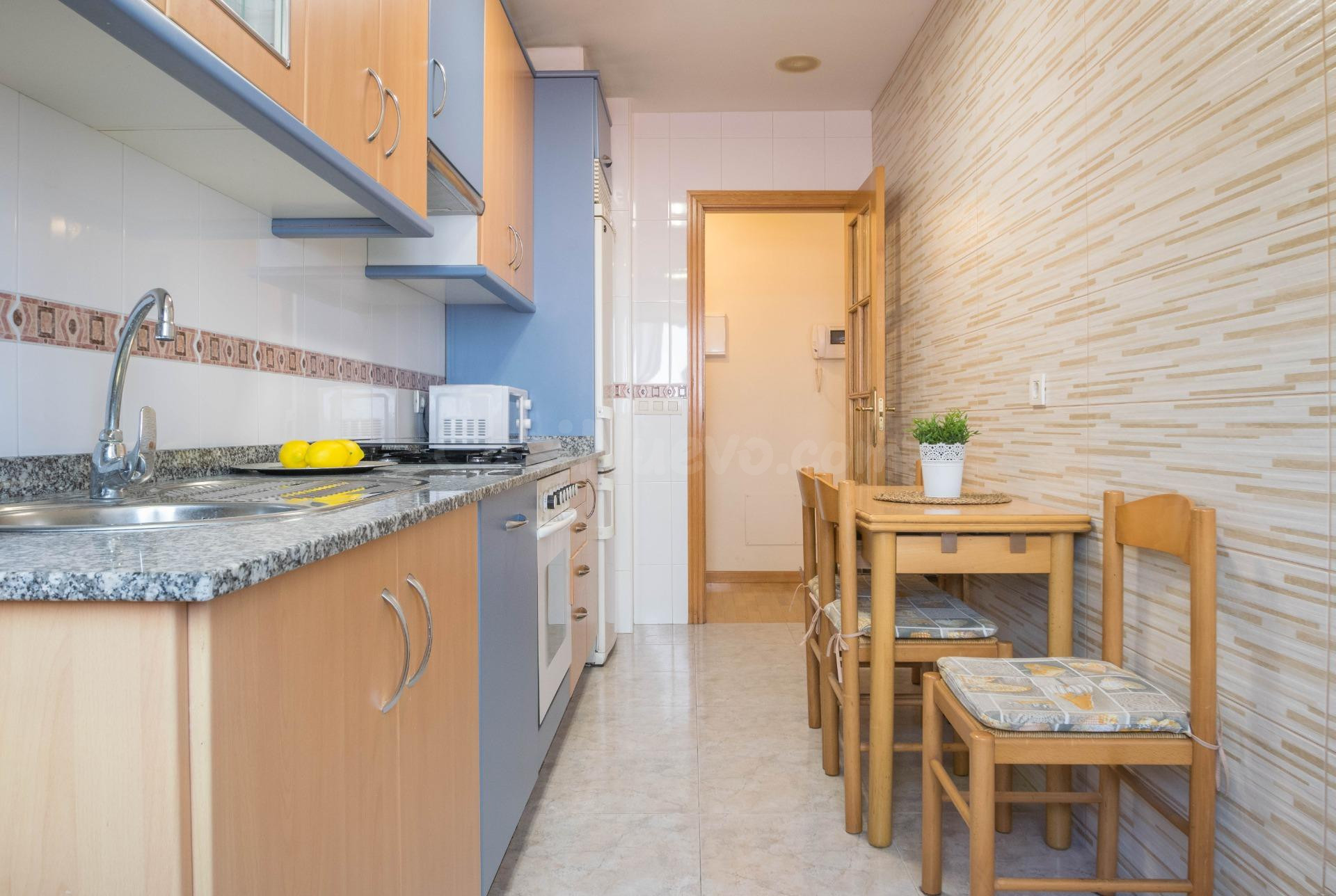 Oportunidad en Culleredo: Piso de 2 habitaciones con garaje  - foto 3
